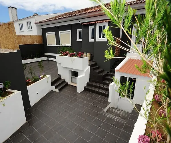 Angra Bed & Breakfast 3*